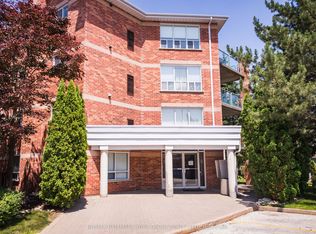 143 Edgehill Dr #401, Barrie, ON L4N 1L9