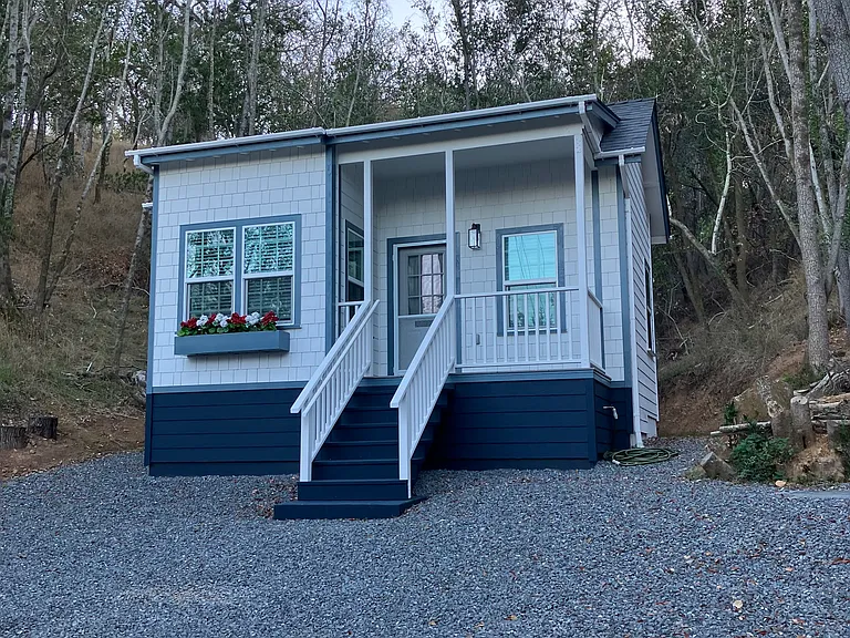 563 Atherton Ave — Photo 1
