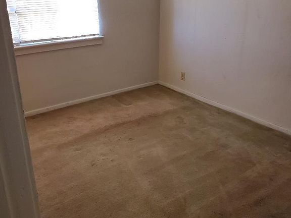 4th image of 1221 Huckleberry St #A