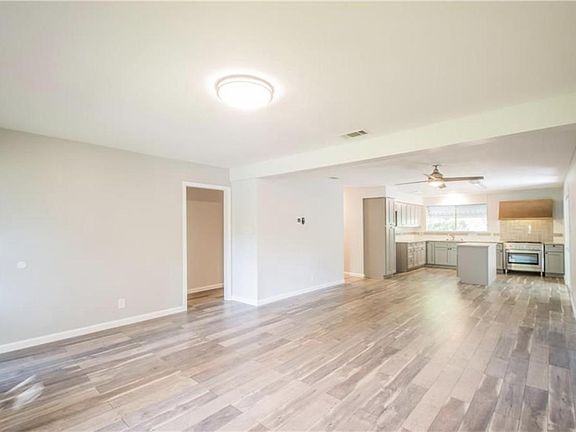 5th image of 5207 Creekline Dr