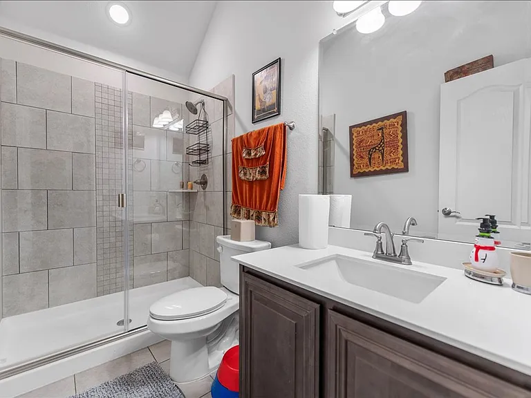 2760 Richard St — Photo 31