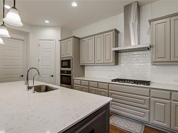 4th image of 6725 Taomina Dr