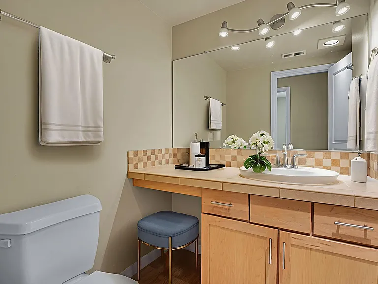 #144 TABOR POINTE APARTMENTS — Photo 14