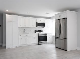 218 Sunrise Hwy #2N, Rockville Centre, NY 11570