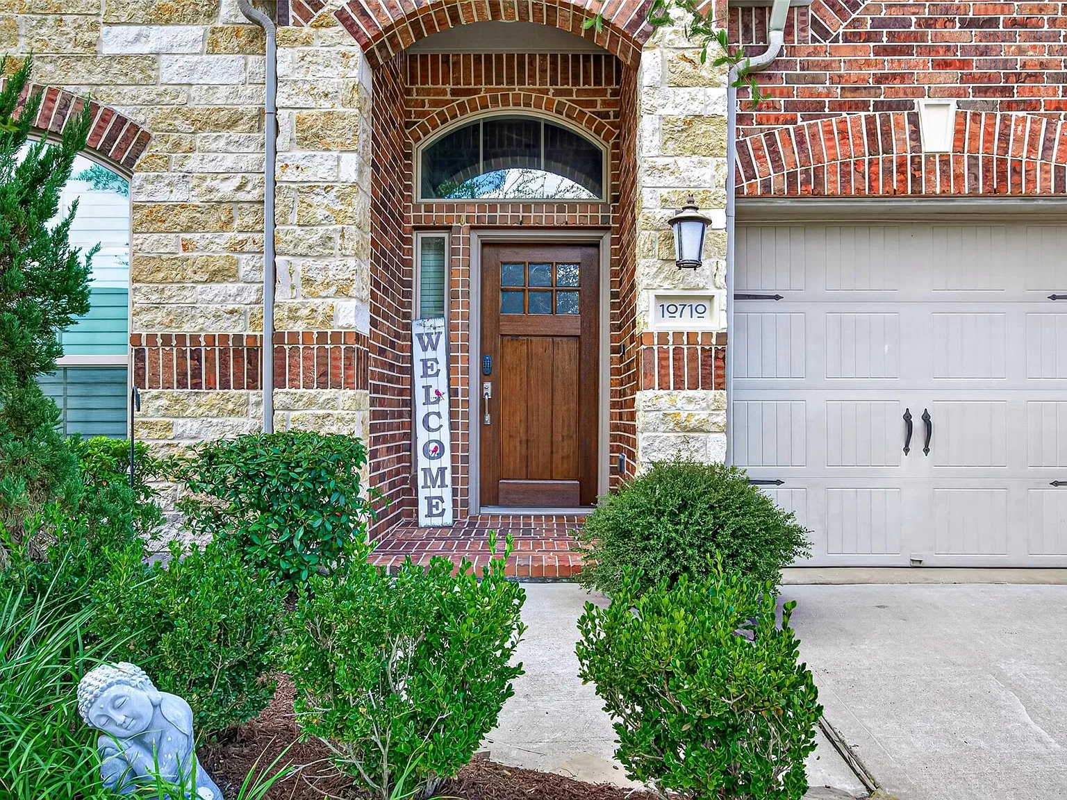 4 bed, 3.0 bath, 2640 sqft, $3,050 — Photo 3