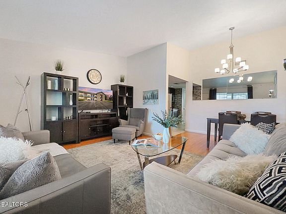3rd image of 2743 Colonial Dr APT 214