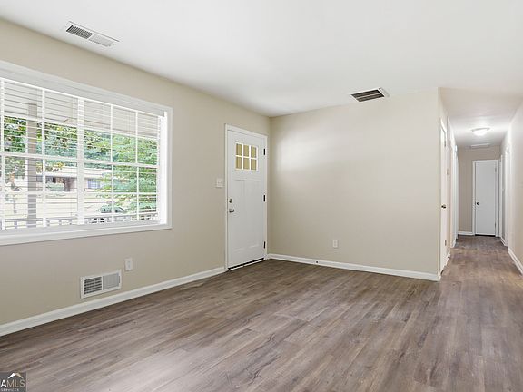 4th image of 2749 Williamsburg Dr