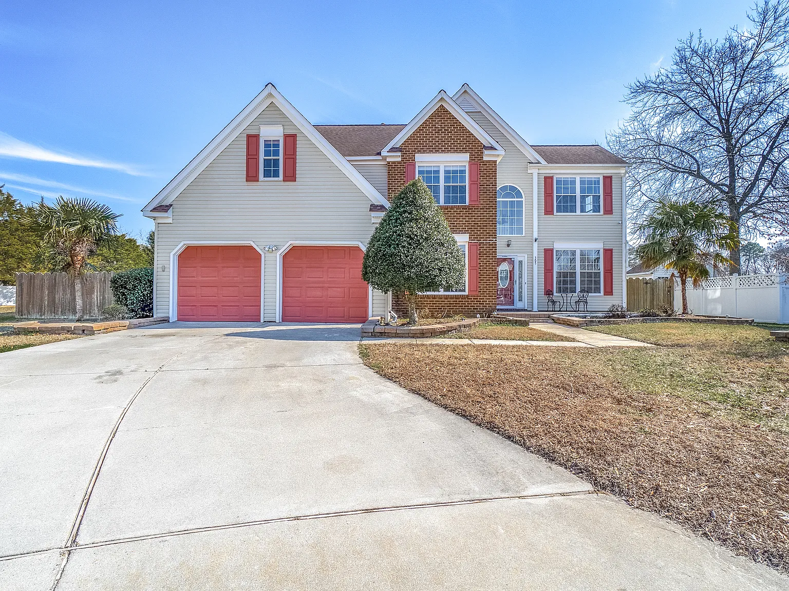 4 bed, 2.5 bath, 2500 sqft, $3,200 — Photo 3