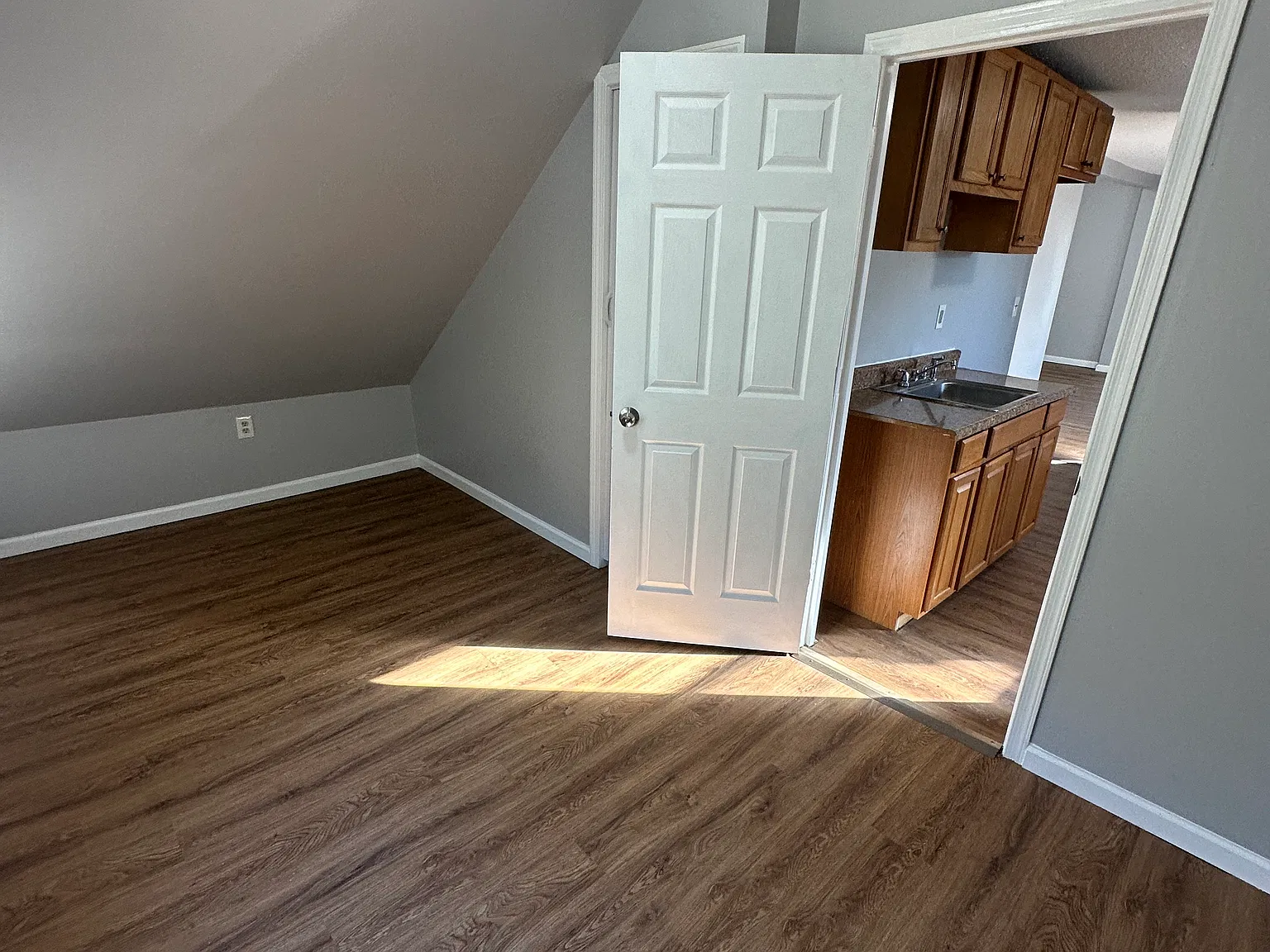 3 bed, 1100 sqft, $1,749 — Photo 4