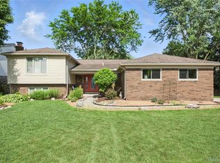 7506 Capri Dr, Canton, MI 48187