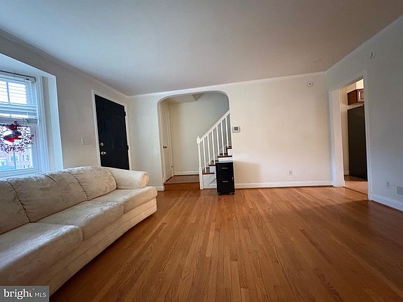 3rd image of 146 Dumbarton Rd