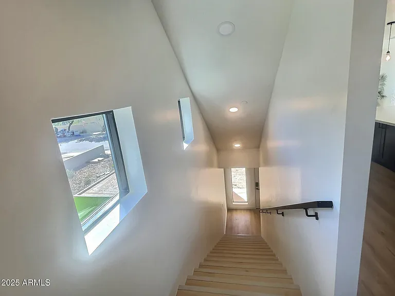 2502 E Paradise Ln #2 — Photo 21