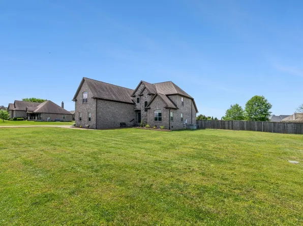 112 Stonefield Dr, Mount Juliet, TN 37122