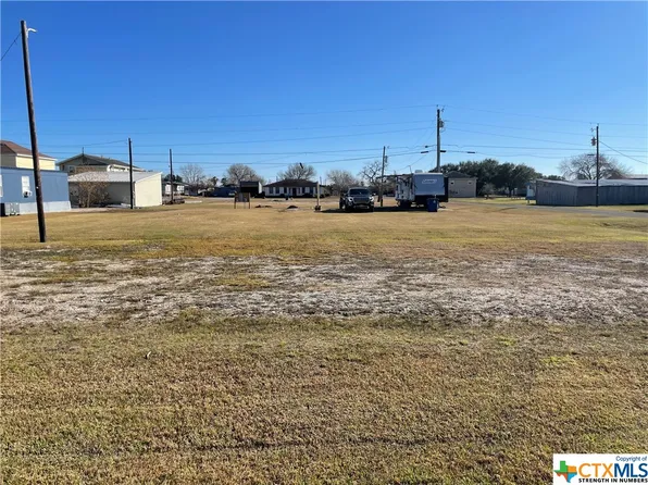 1311 W Monroe Ave, Pt O Connor, TX 77982
