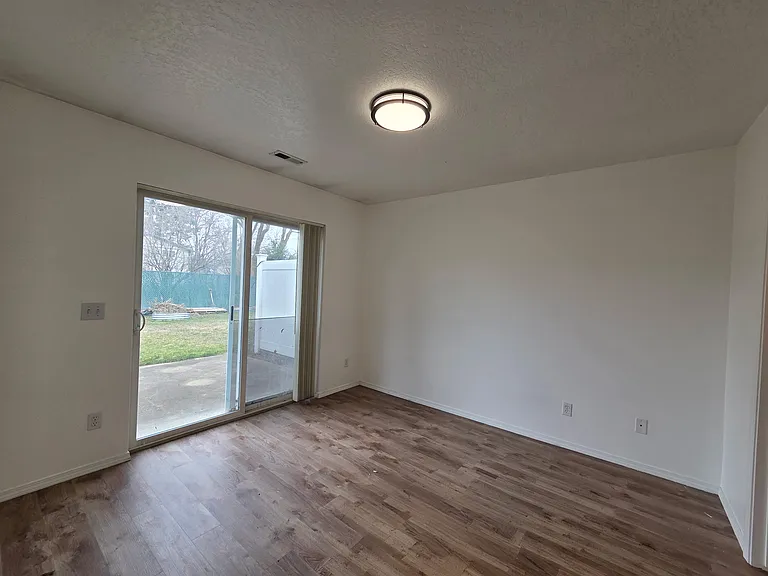 127 E Jadynn Ct — Photo 8