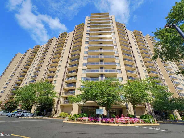 203 Yoakum Pkwy APT 910, Alexandria, VA 22304