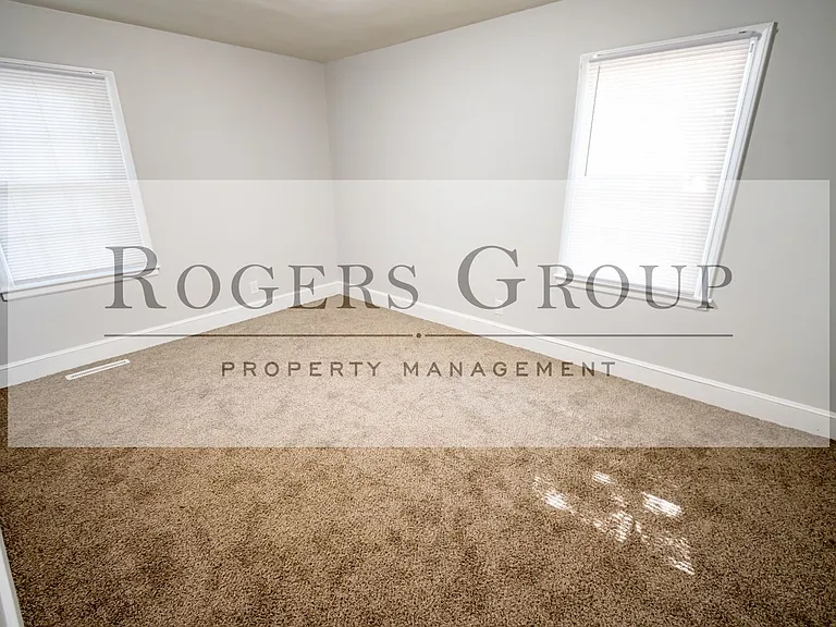 815 Eastway Dr — Photo 3