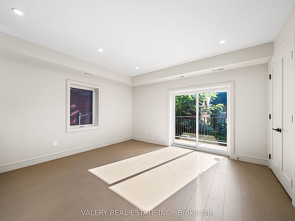 3rd image of 131 Dovercourt Rd Floor 2