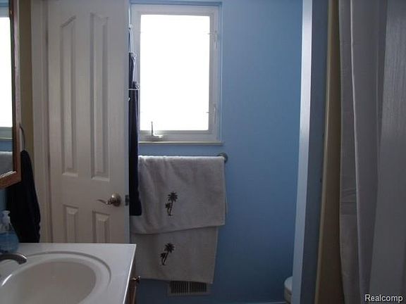 5th image of 1177 Keble Ln