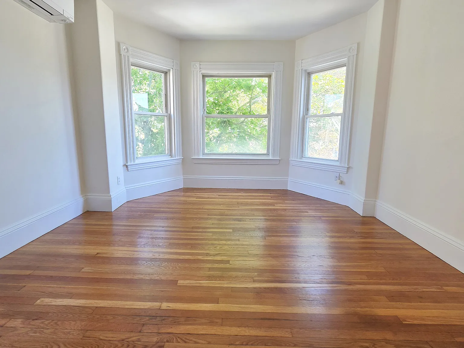 4 bed, 1400 sqft, $3,400 — Photo 4