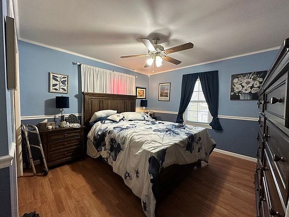 2nd image of 1303 Dear St