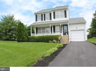 601 Cherrywood Cir, Upper Chichester, PA 19014