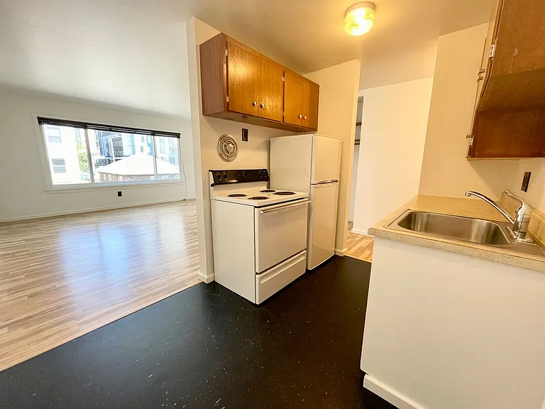 Escolier Apartments — Photo 32
