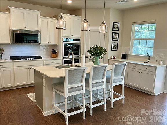5th image of 199 Hamptons Cove Rd