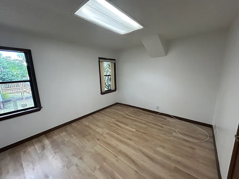 2400 Crill Ave — Photo 5