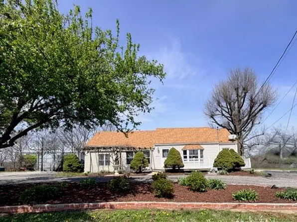1535 E Eastwood St, Marshall, MO 65340