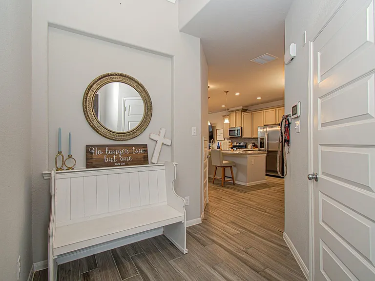 5543 Evanston Ln — Photo 3