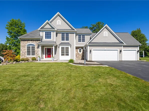 3 Periwinkle Dr, Fairport, NY 14450