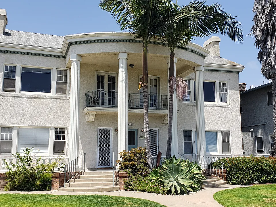 3433 E Ocean Blvd