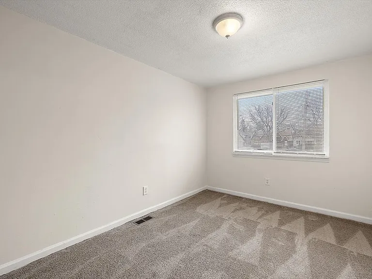 219 Ashland St — Photo 24