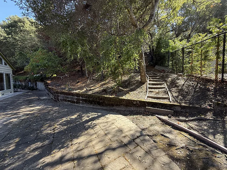 401 Moseley Rd — Photo 4