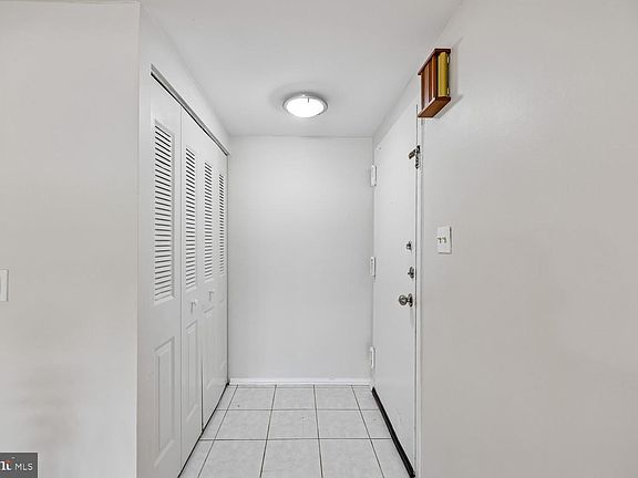 5th image of 421 Christopher Ave APT 14