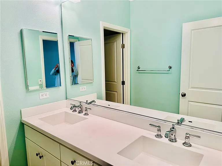 102 Chestnut Grv — Photo 19