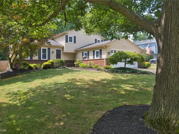 424 Woodlake Dr, Medina, OH 44256