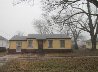 704 7th St, Altamont, KS 67330