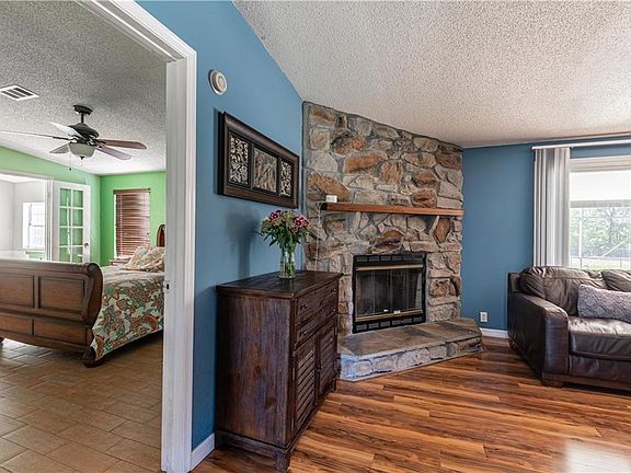 4th image of 19136 Quinlan St