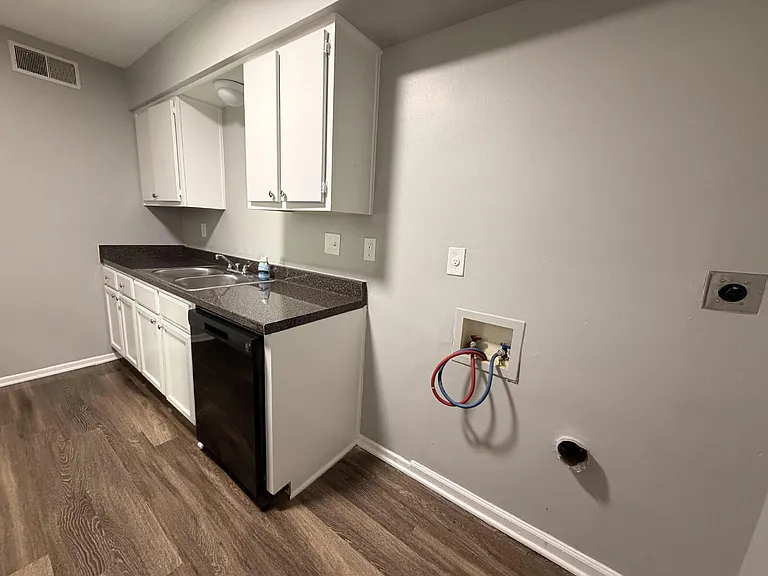 691 Creekstone Cir — Photo 4