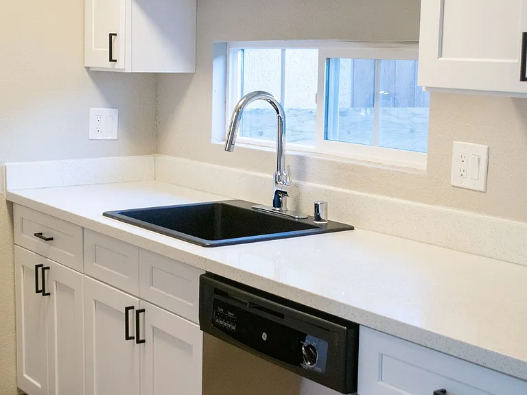 The Valley Apartments — Photo 14