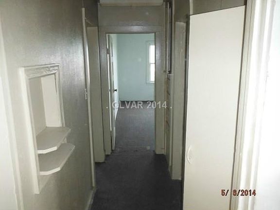 4th image of 300 N Willow Ave
