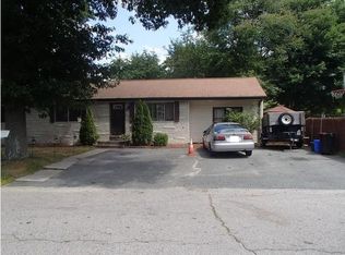 1 Whittier Dr, Coventry, RI 02816