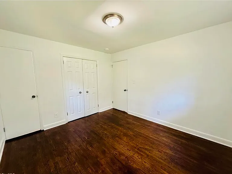 312 Hickory Ln — Photo 9