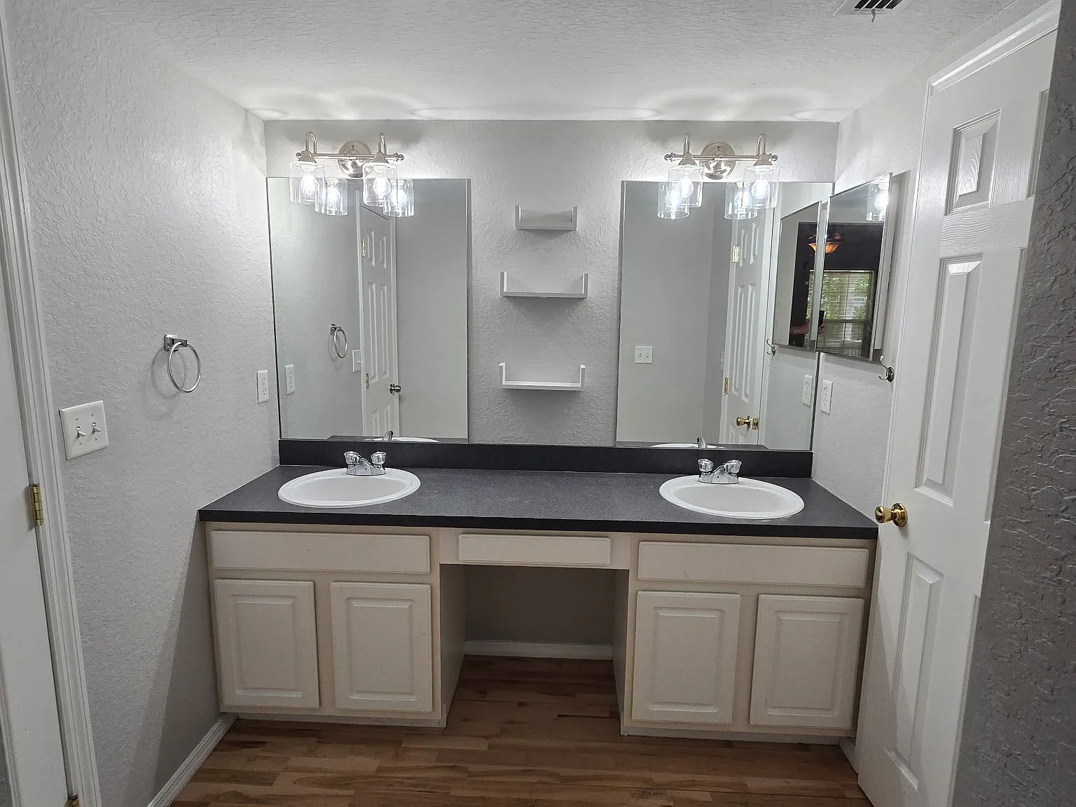 3 bed, 1474 sqft, $2,500 — Photo 3