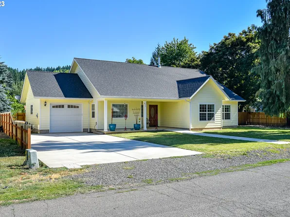 611 Calapooia Ave, Brownsville, OR 97327