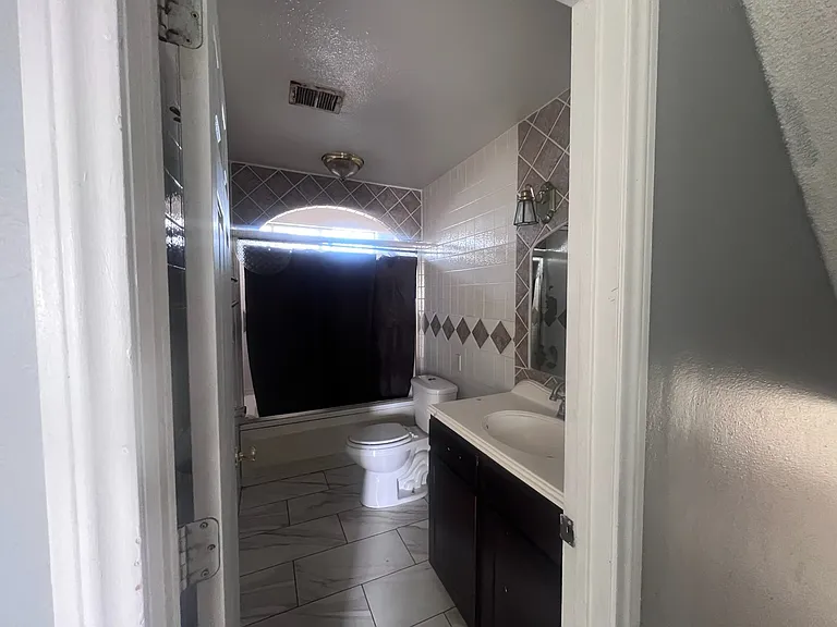 4947 San Rafael Ave — Photo 7