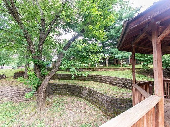 4th image of 182 Woodstock Ln