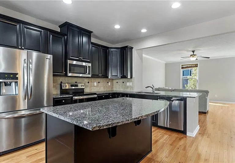 410A Fairmont Dr — Photo 3